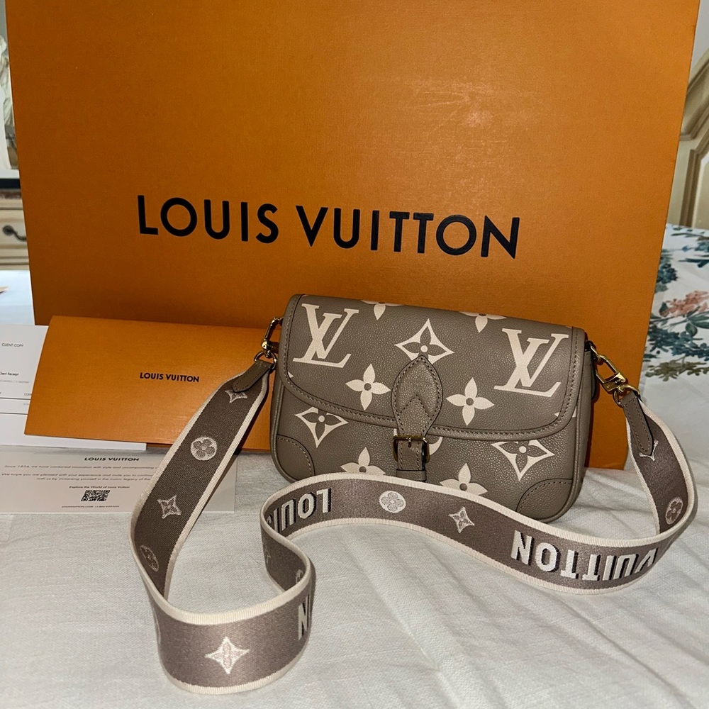 Authentic Louis Vuitton Pochette Felicie
